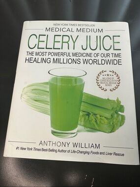Medical Medium: Celery Juice by Anthony William - White & Green Paperback